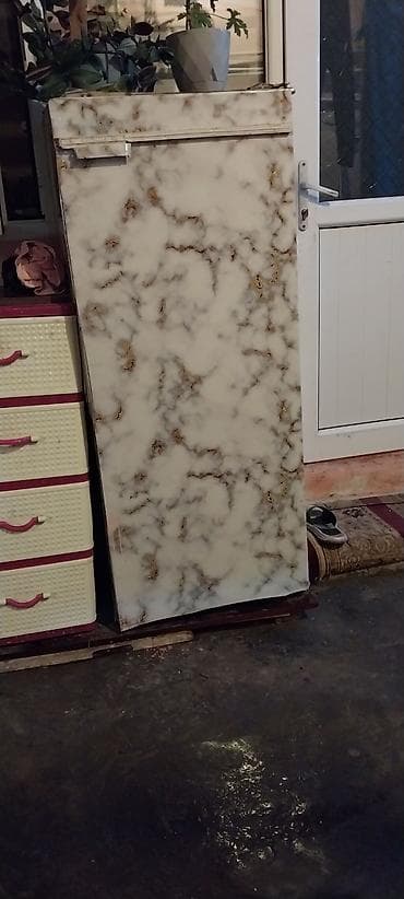 kohne soyuducu: Mərmər naxışlı köhnə tip birkameralı məişət soyuducusu — 1