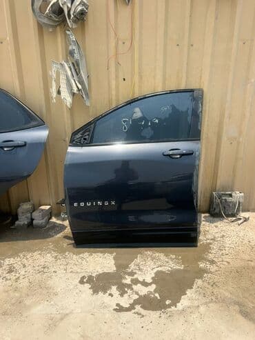 барои сафед кардани руй: Chevrolet Equinox avtomobilinin qapısı. Ağ rəngdədir və avtomobilin — 6