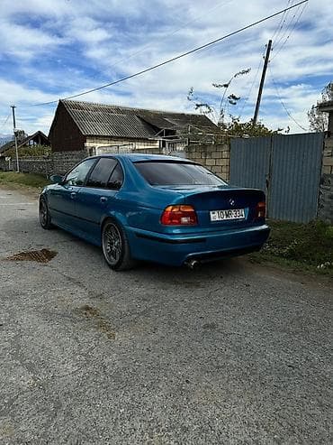 teker cixardan: BMW 5 series: 2.5 l | 1996 il Sedan — 6