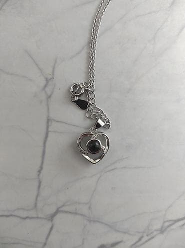 Çantalar: Gümüş rəngli zəncirli asma boyunbağılar – Kulonda 100 dildə "I LOVE — 2