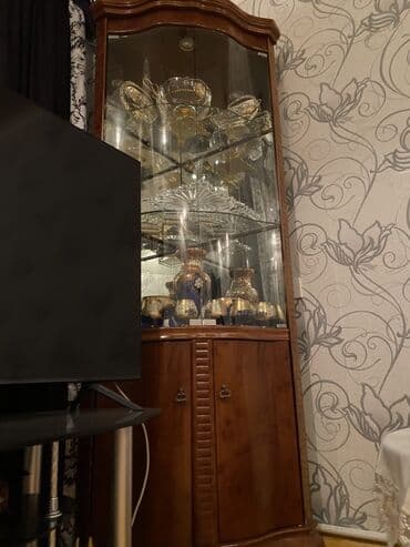 Jeep: Şüşəli dolab vitrini, İşlənmiş, Ünvandan götürmə — 3