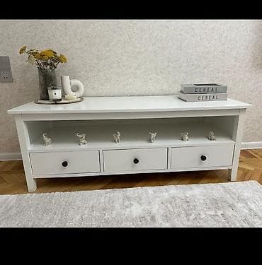 İşlənmiş, Düz TV altlığı, Polkalı lalafo.az -da İşlənmiş, Düz TV altlığı, Polkalı