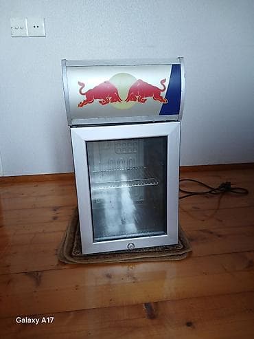 Red Bull brendli mini vitrin soyuducu ideal vəziyətdədir. 7 soyutma — 5