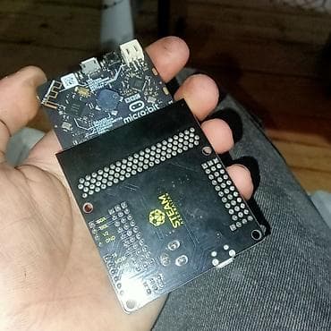 online komputer isi: BBC micro:bit V2 + genişlənmə lövhəsi tam işləkdir — 2