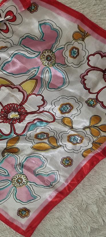 təbi saç: Çiçək naxışlı ipək effektli kvadrat şərf - Material: parıltılı, hamar — 2