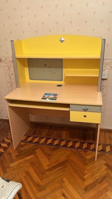 mars resmi: Oğlan və qız üçün, Siyirməli, Yazı masası, Stulsuz — 2