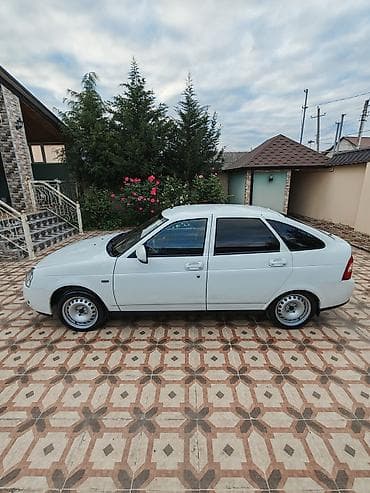 yan guzgu s: Lada Priora hatchback – şəhər və gündəlik sürüş üçün praktik və — 3