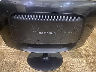 klavyatura komputer: Samsung LCD monitor - Ekran diaqonalı: təxminən 19–22 düym (geniş — 2