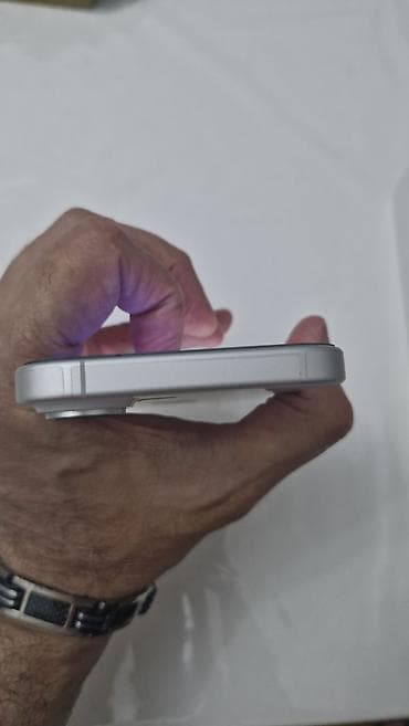 iphone 5 's: IPhone 17, 256 GB, Ağ, Barmaq izi, Simsiz şarj, Face ID — 3