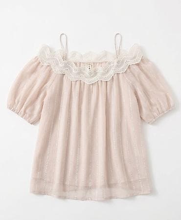 Açıq çiyinli, zərif bluz: - Rəng: pudra/şampan açıq ton - Parça