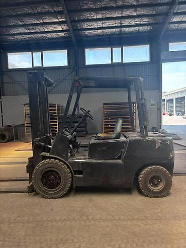 forklift: Texniki göstəricilər: Mühərrik: Dizel İstehsal ölkəsi: Bolqarıstan — 3
