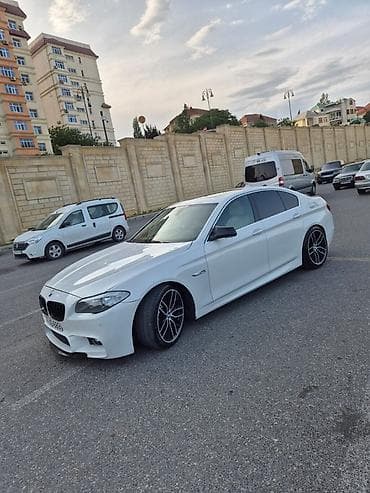 ford fusion 2013: BMW 5 Series (F10) – ağ rəngli sedan Xarici: - M paket ön bamper və — 4