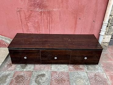 Düz TV altlığı, Polkasız, Taxtalı