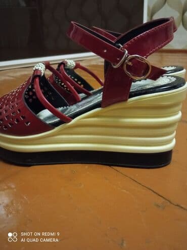 женские пляжные шлепанцы: Размер: 39, цвет - Красный, Б/у — 1