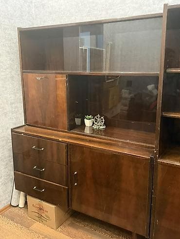 Klassik taxta divan qarnituru – modul tipli vitrin və şkaflar