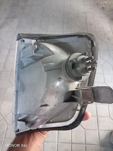 traktor t 25: Sağ ön, Mercedes-Benz 124, 2021 il, Analoq, Yeni — 2