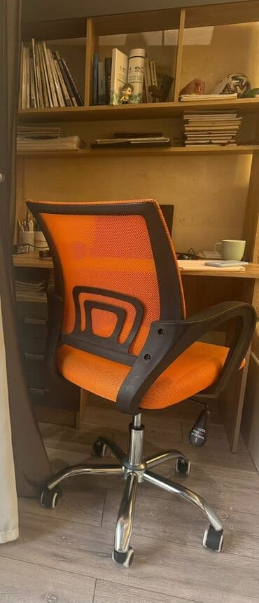 кресло для компьютера: С колесиками, Рукояти не регулируются, Ткань — 5