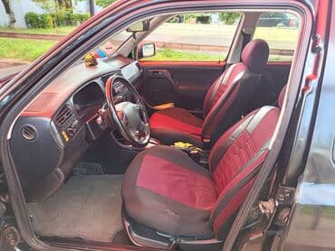 реставрация салона авто: Avtomobilin iç görünüşü. Avtomobilin salonunda qırmızı və qara — 5