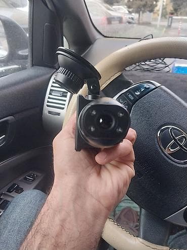 ekran karti: Avtomobil DVR-i (3 kamerali) 4k wayfayli 128gb yadas karti ustunde ve — 3