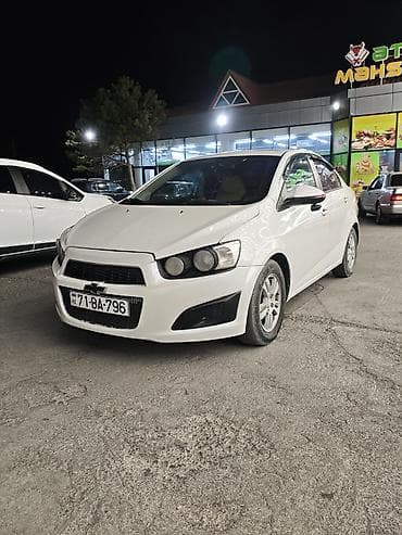 stop hyundai accent: Chevrolet Aveo: 1.4 l | 2014 il 235000 km Sedan — 4