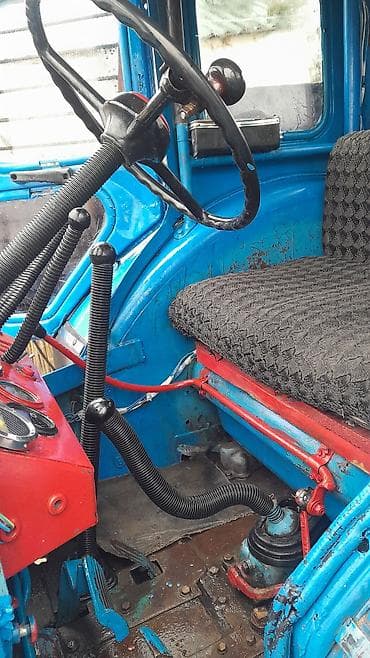 yeni maşınlar: Traktor “Veteran” – mavi/qırmızı rəng sxemi ilə tam komplekt qabaq — 7