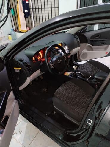 опель зафира а: Kia Ceed: 1.4 л | Хэтчбэк — 4