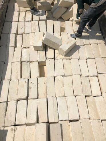 Qapılar və aksessuarlar: Kubi̇k daş ( mi̇şar daşi ) standart eyni ölcüdə (39sm×19sm×16sm) orta — 1