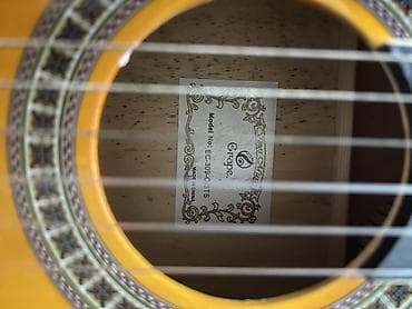 ukulele gitar: Salam Gitar əla vəziyətdədir istifadə olunmuyub hecbir problemi yoxdur — 2