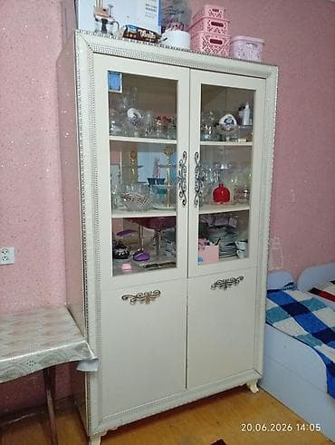 Ağ rəngli vitrin bufet şkafı və əlavə paltar şkafı — 2