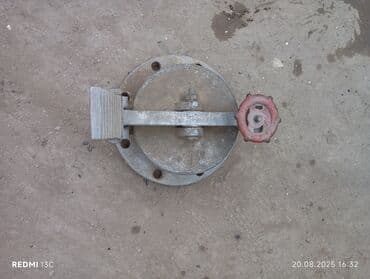 r 15 4 bolt: 2 dənədir Dairəvi forma və metal konstruksiyaya malik sənaye lyuk — 3