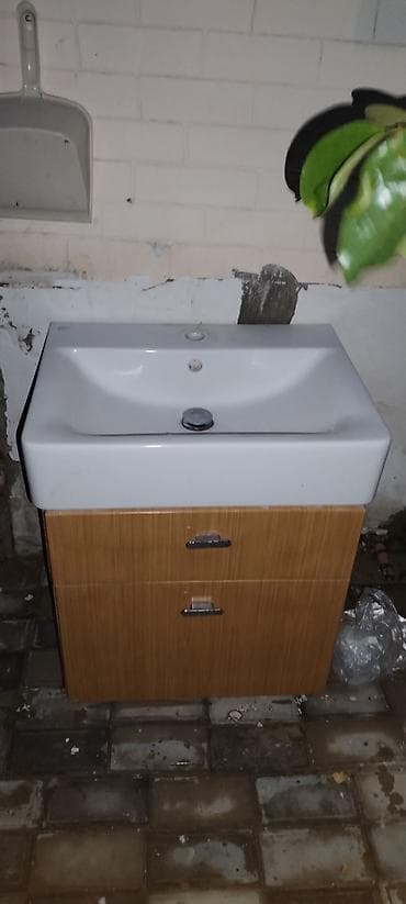 Vanna otağı üçün lavabo və şkaf dəsti - Üst hissə: keramik lavabo