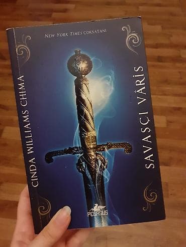 Məhsul: Kitab Adı: Savaşçı Vâris Müəllif: Cinda Williams Chima