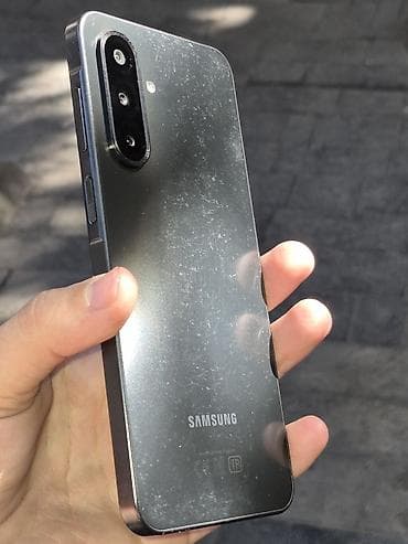 philips xenium 9@9s: Samsung Galaxy A17, 128 GB, rəng - Boz, Barmaq izi — 4