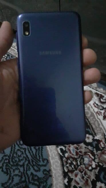 z fold 2: Samsung A10e, rəng - Göy, Qırıq — 1