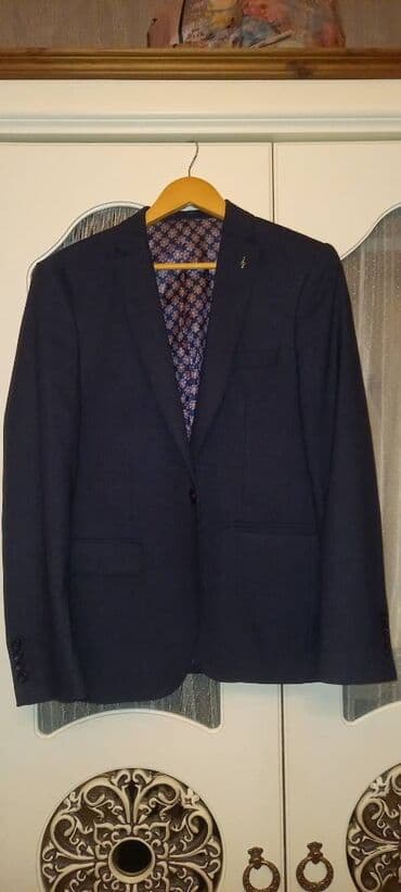 Другая мужская одежда: 2 ədəd türkiyyə istehsalı pencəkdi. Slim fitdi. M və 48 ölçü — 3