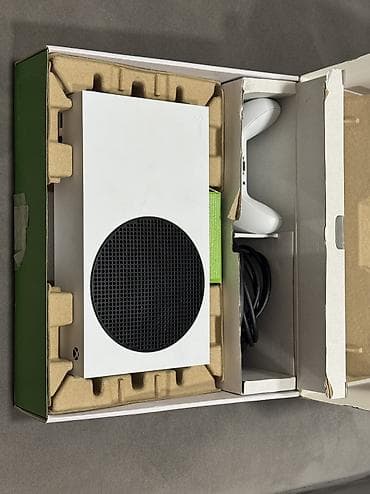 Xbox Series S oyun konsolu Xüsusiyyətlər: - Rəng: ağ, yuxarı hissədə