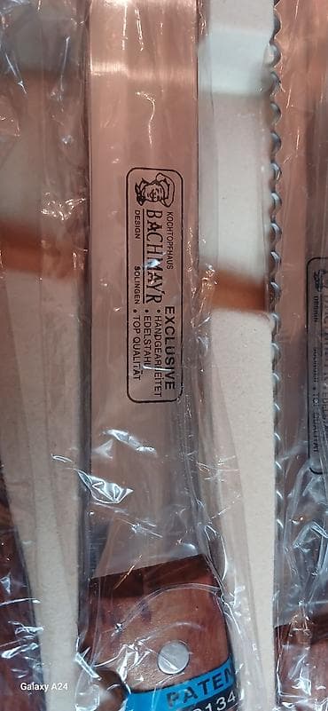 Bıçaqlar: Premium bıçaq və servis dəsti – taxta naxışlı metal çemodan Macarıstan — 9