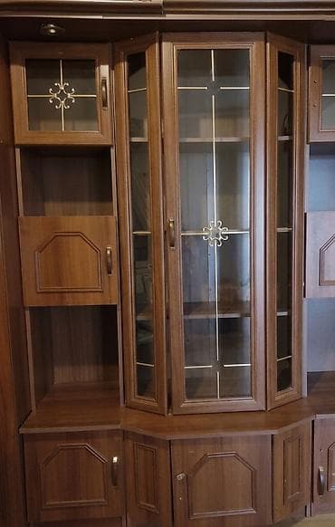 gen: Çox keyfiyyətli, ağır və möhkəm materialdan yığılmış divar mebelidir — 2