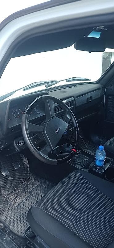 VAZ (LADA) 4x4 Niva: 1.7 l | 2015 il 187000 km Ofrouder/SUV