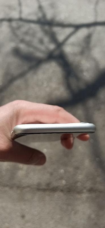 iphone 17 pro max qiyməti: IPhone 11, Ağ, Face ID — 6