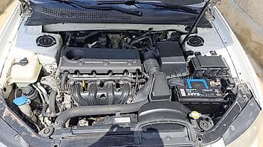 ucuz kask: Hyundai Sonata sedan – ağ rəng, 77-NG-917 nömrə nişanı. Geniş və rahat — 6