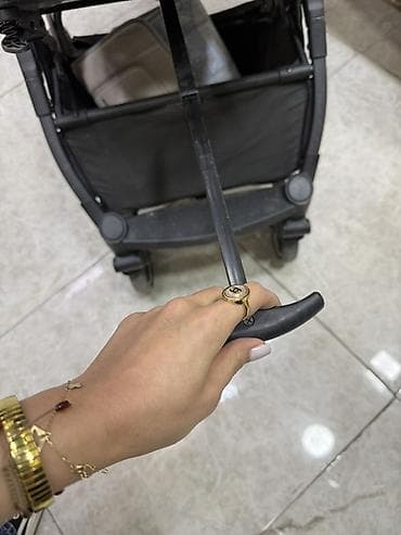 Игрушки: Uşaq arabası – yüngül və yığcam “umbrella” tip. Xüsusiyyətlər: - — 2