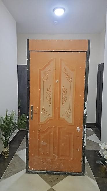 Dəmir giriş qapısı – 2üzlü - Material: möhkəm metal konstruksiya - — 2
