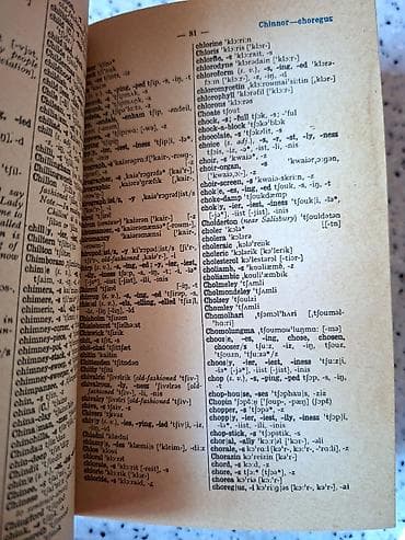 ingilisce: English pronouncing dictionary by Daniel Jones. 538 vərəq. Словарь — 3