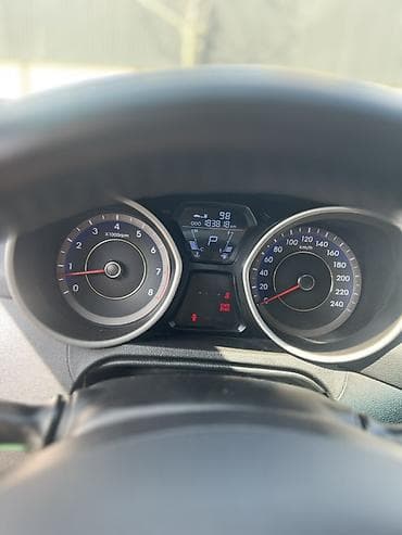 93 opel astra: Hyundai Elantra: 1.6 l | 2012 il Sedan — 6