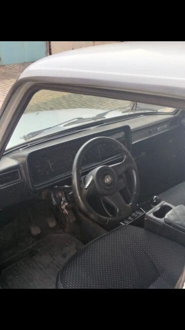 xəzər lada kredit: VAZ 2107 – klassik sedan - Kuzov: ağ rəng, 4 qapı, sedan - Nömrə — 5