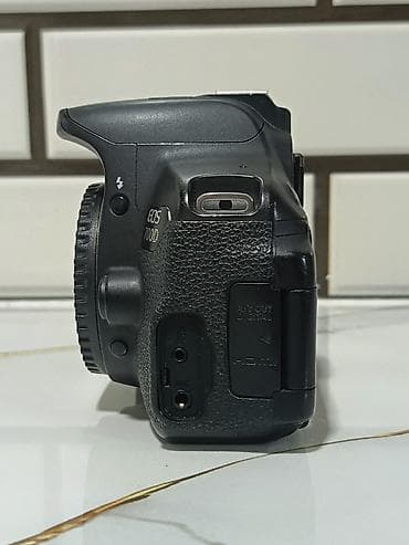 Canon EOS 700D DSLR fotoaparat + Canon EF-S 18-55mm IS II obyektiv — 9