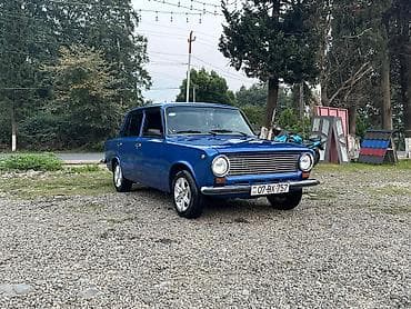 lada 21011: Model: Lada (VAZ) 21011 Kuzov: sedan, 4 qapı Rəng: parlaq göy Nömrə — 9