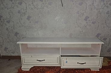 Mebel: Düz TV altlığı, Polkalı, Laminat — 1