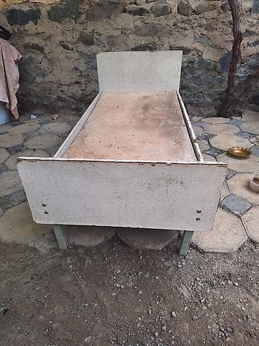 yataq baryeri: İşlənmiş, Təknəfərlik çarpayı, Bazasız, Matrassız, Siyirməsiz, Azərbaycan — 1